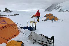 09A The Tents Of Mount Vinson High Camp.jpg